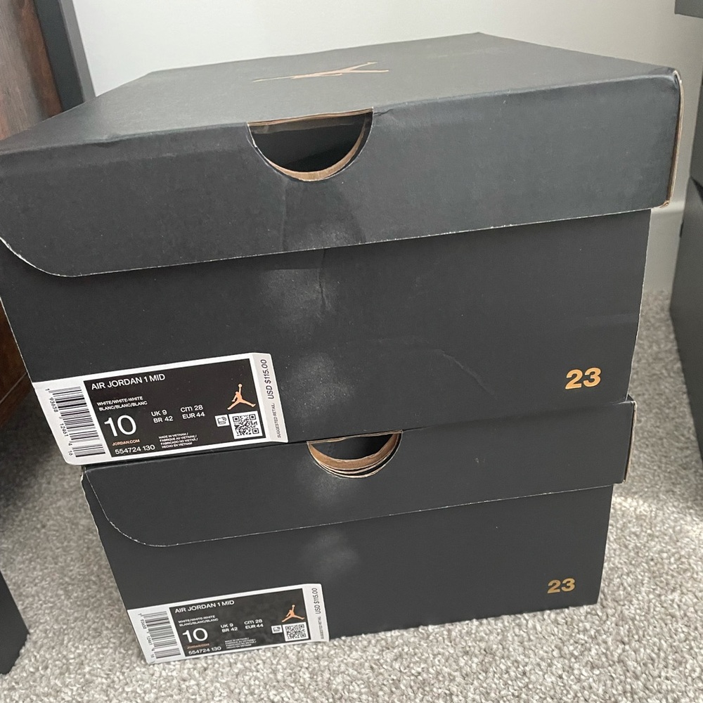 SOLD-Nike Air Jordan1 Mid Triple White- 554724-130 - Picture 12 of 12